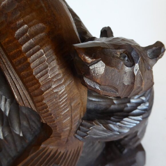 VINTAGE 12” JAPANESE AINU HOKKAIDO CARVED WOOD BEAR WITH CUB SALMON SCULPTURE - Picture 9 of 14